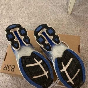 New no tags LA Gear Ladies Tennis Shoes. Size 8.5